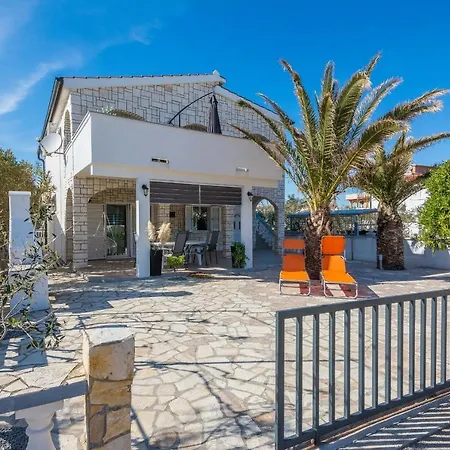 Apartment By The Sea - 18525 *